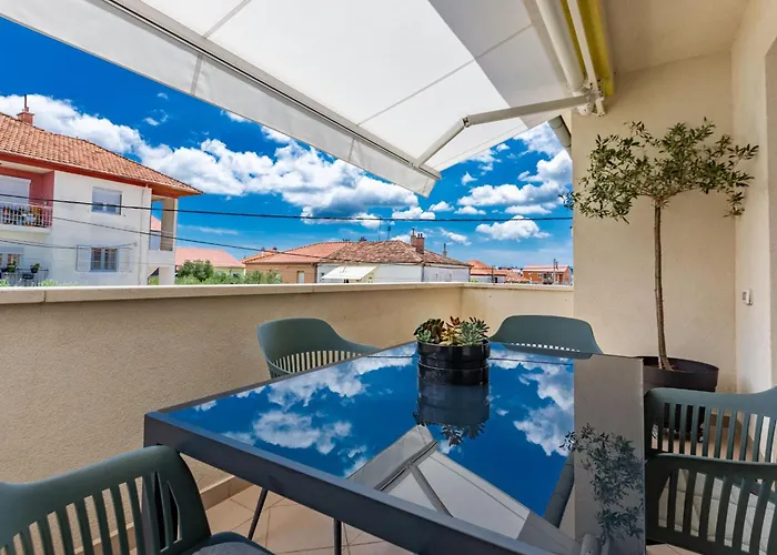 Olive Three Bedroom דירה *