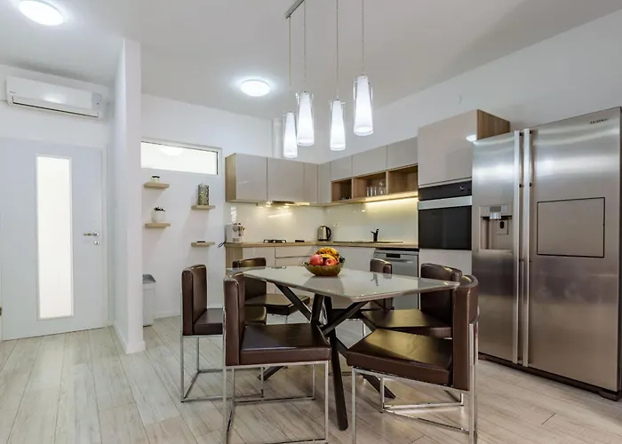 Olive Three Bedroom דירה *