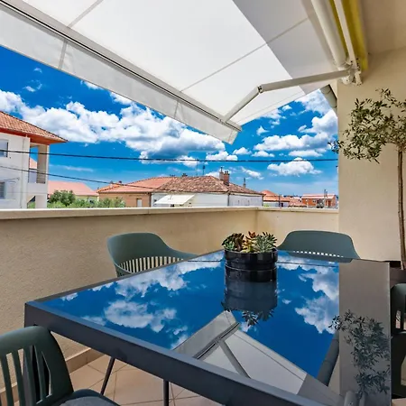 Olive Three Bedroom شقة *