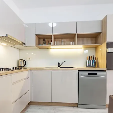 Olive Three Bedroom 자다르