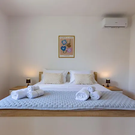 Olive Three Bedroom Apartament *