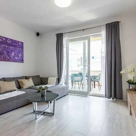 Olive Three Bedroom Apartament *