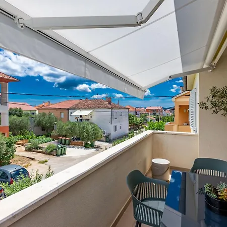 Olive Three Bedroom Apartament *