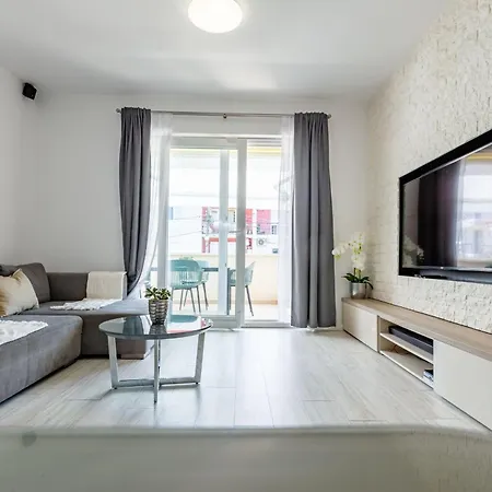 Olive Three Bedroom Apartament *