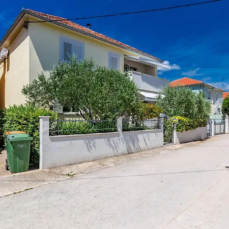 Olive Three Bedroom شقة زادار