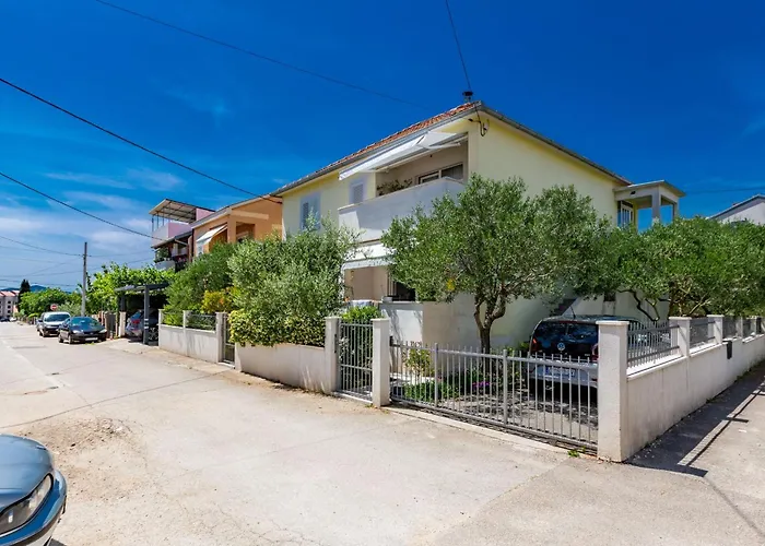 Olive Three Bedroom شقة *