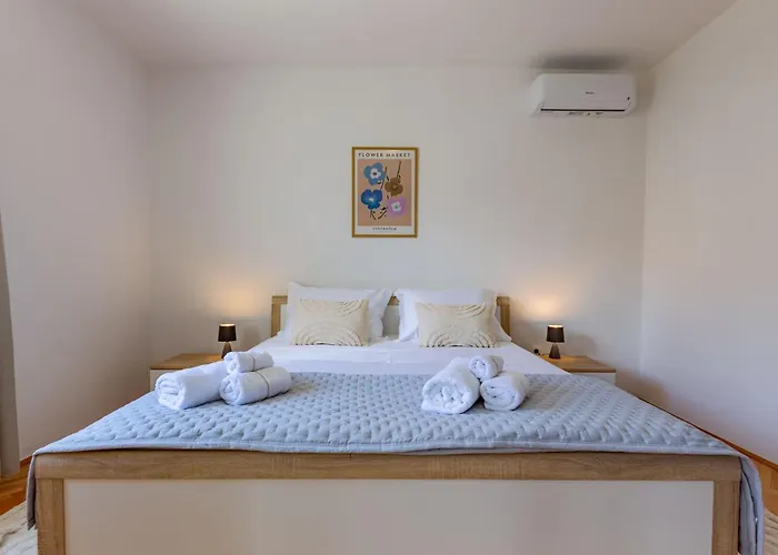 Olive Three Bedroom شقة *