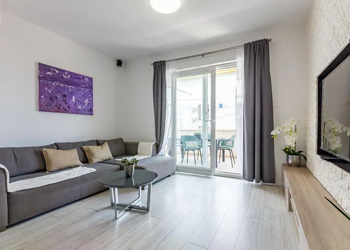 Olive Three Bedroom شقة *