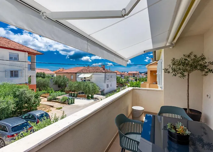 Olive Three Bedroom Apartman *